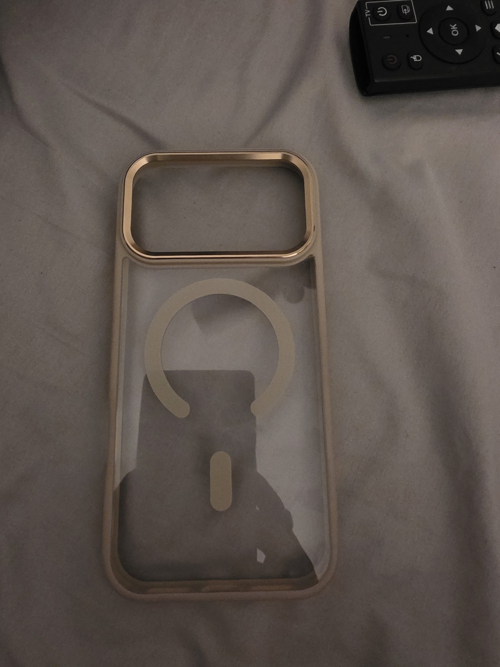 17 Pro Max Clear Gold Magnetic-Compatible Phone Case